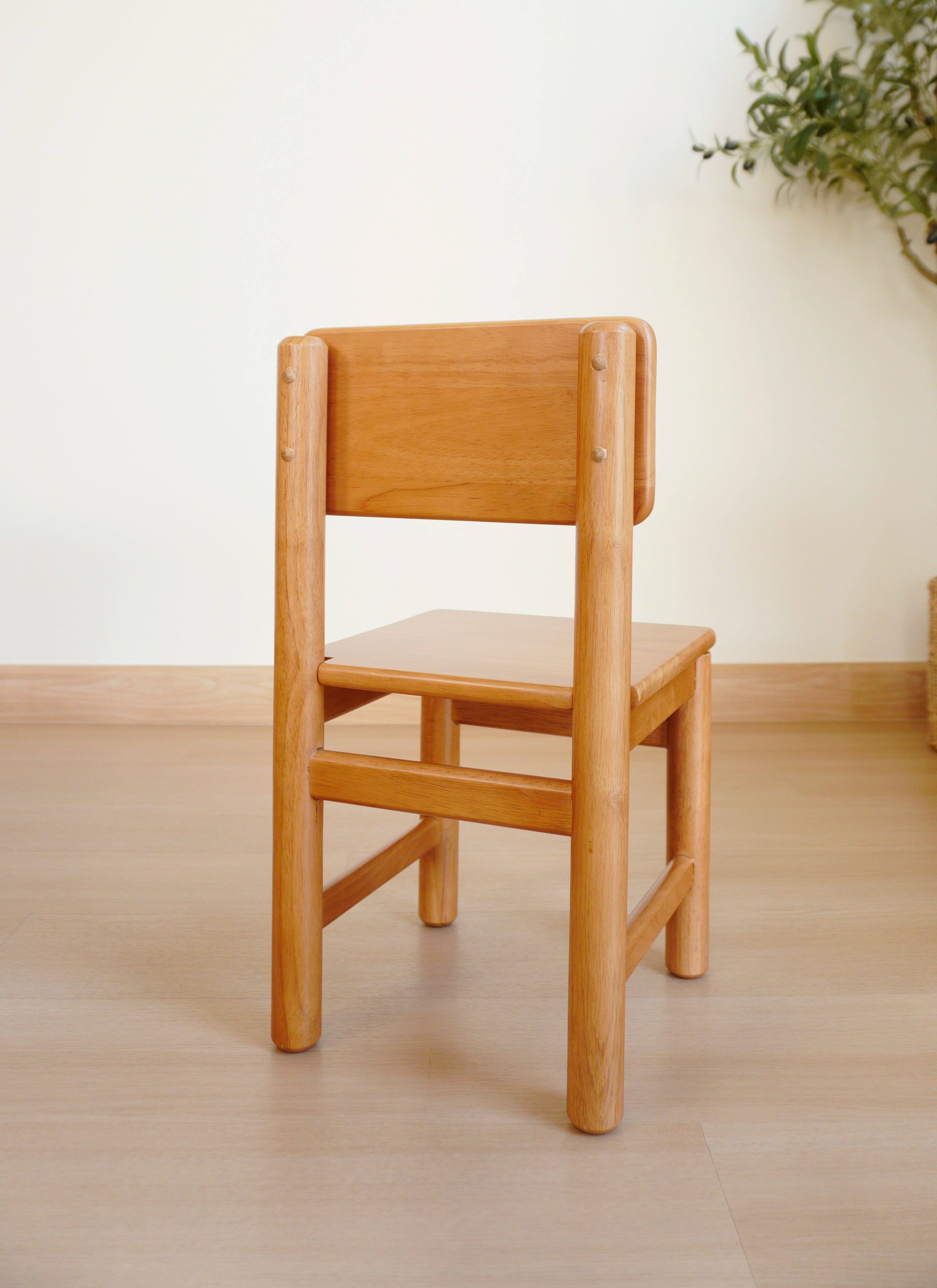 เก้าอี้สำหรับเด็ก ไม้ยางพาราแท้ MAAI DESIGN รุ่น RIKU CHAIR KIDS สีโอ๊ค_3